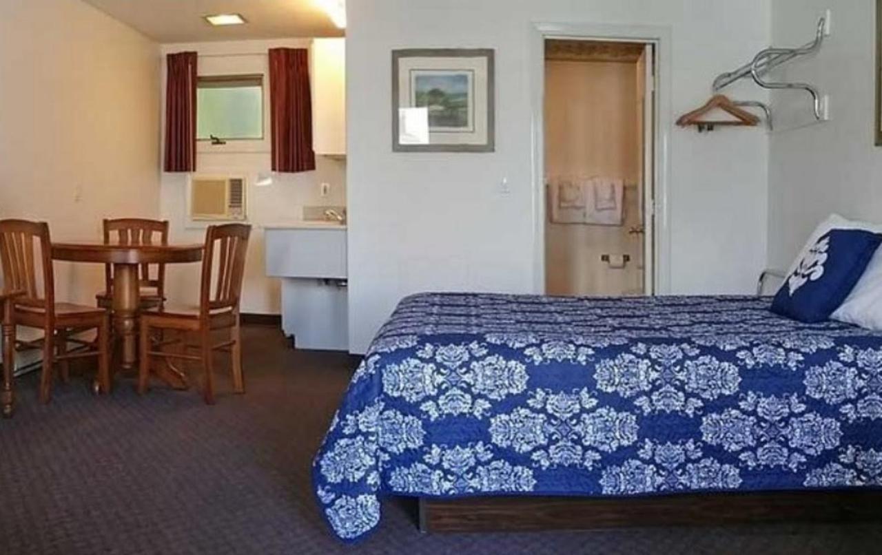 ويلز Carriage House Motel Cottages & Suites المظهر الخارجي الصورة